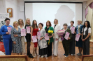 Участницы и команда проекта «Женское лицо Краснотурьинска» на торжественном открытии фотовыставки в центральной городской библиотеке