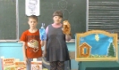 Воспитанники школы-интерната с удовольствием принимали участие в процессе театрализации сказок и играли перчаточными куклами