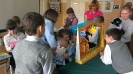 Воспитанники школы-интерната с удовольствием принимали участие в процессе театрализации сказок и играли перчаточными куклами