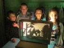 Дети летнего оздоровительного лагеря поселка Чернореченск в роли артистов «театра теней»