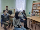 Посетители филармонического урока в библиотеке № 6 поселка Чернореченск