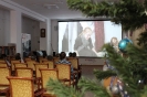 Зрители на премьере рождественского видеоспектакля в центральной городской библиотеке