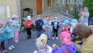 Участники акции «Улица читающих детей» на площадке возле центральной детской библиотеки
