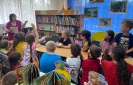 Участники познавательно-игровой программы, посвященной Дню города Краснотурьинска, в библиотеке № 10 р-на Медная Шахта