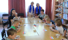 Участники познавательной программы, посвященной Дню Государственного флага России, в центральной детской библиотеке