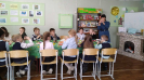 Педагог Краснотурьинской художественной школы Светлана Мерзлякова провела мастер-класс для школьников в рамках акции «День чтения-2022» в библиотеке № 8
