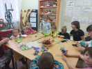 Участники мастер-класса по изготовлению куклы-оберега в библиотеке № 6