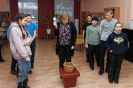 Учащиеся Краснотурьинской школы-интерната на игровом познавательном занятии «Путешествие в мир профессий» в центральной детской библиотеке