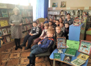 Участники литературной акции, приуроченной ко дню рождения уральского писателя Павла Бажова, в библиотеке № 10 района Медная Шахта