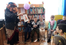 Участники литературных и игровых программ Недели детской книги в библиотеке № 10 района Медная Шахта