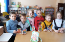 Участники литературных и игровых программ Недели детской книги в библиотеке № 10 района Медная Шахта