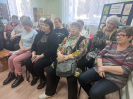 Участники презентации сборника стихов Лии Липариной в библиотеке № 6 поселка Чернореченск