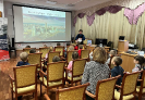 Участники познавательной программы «Путешествие по Свердловской области» в центральной городской библиотеке
