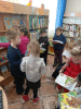 Участники литературно-познавательного часа, посвященного творчеству детского писателя Виталия Бианки, в библиотеке № 10