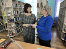 Читатели, пришедшие в библиотеку в Международный день книгодарения, получили в подарок книги о родном Краснотурьинске